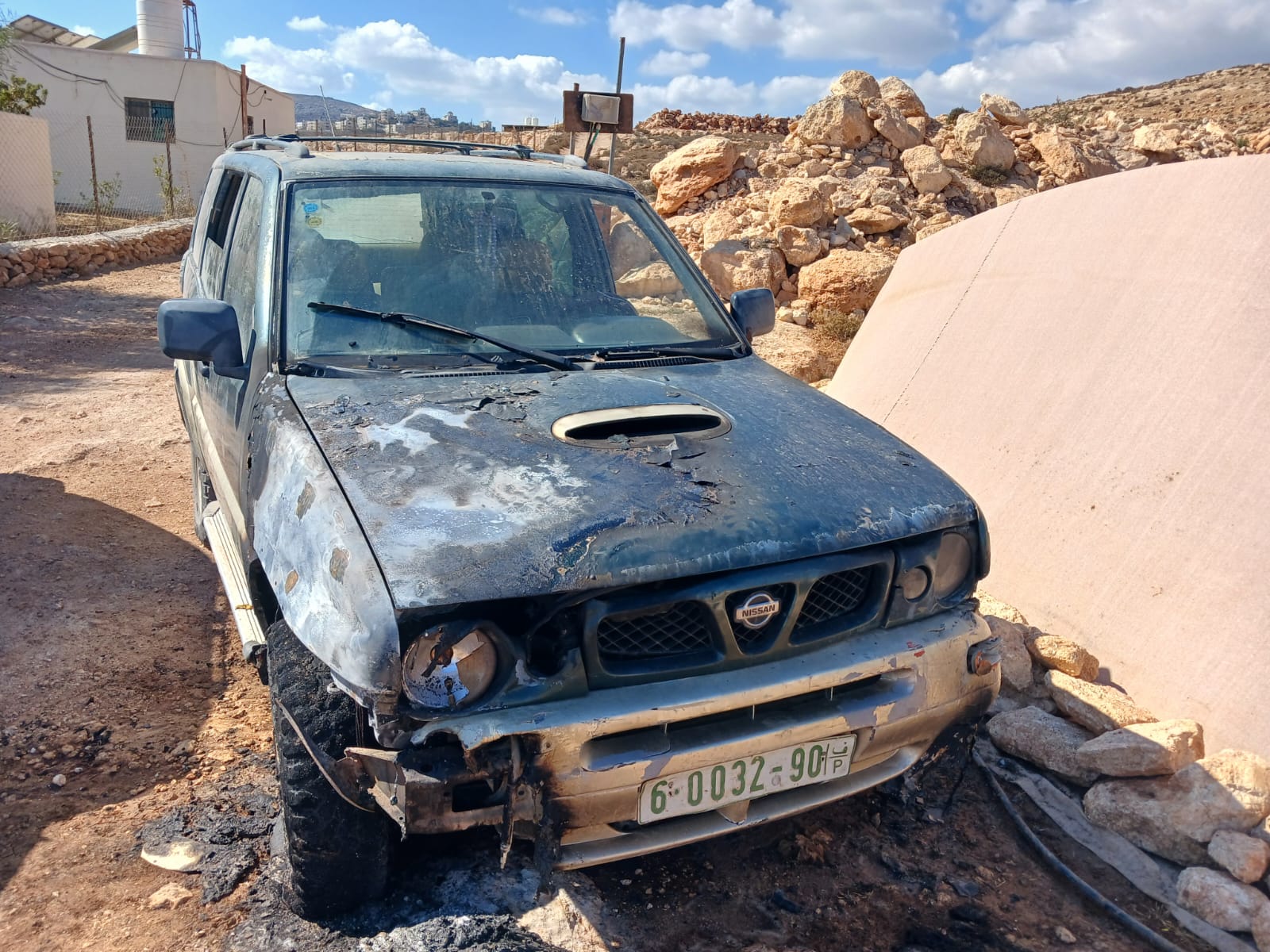 Israeli colonists set fire to Palestinian vehicle in Bedouin community in Ramallah