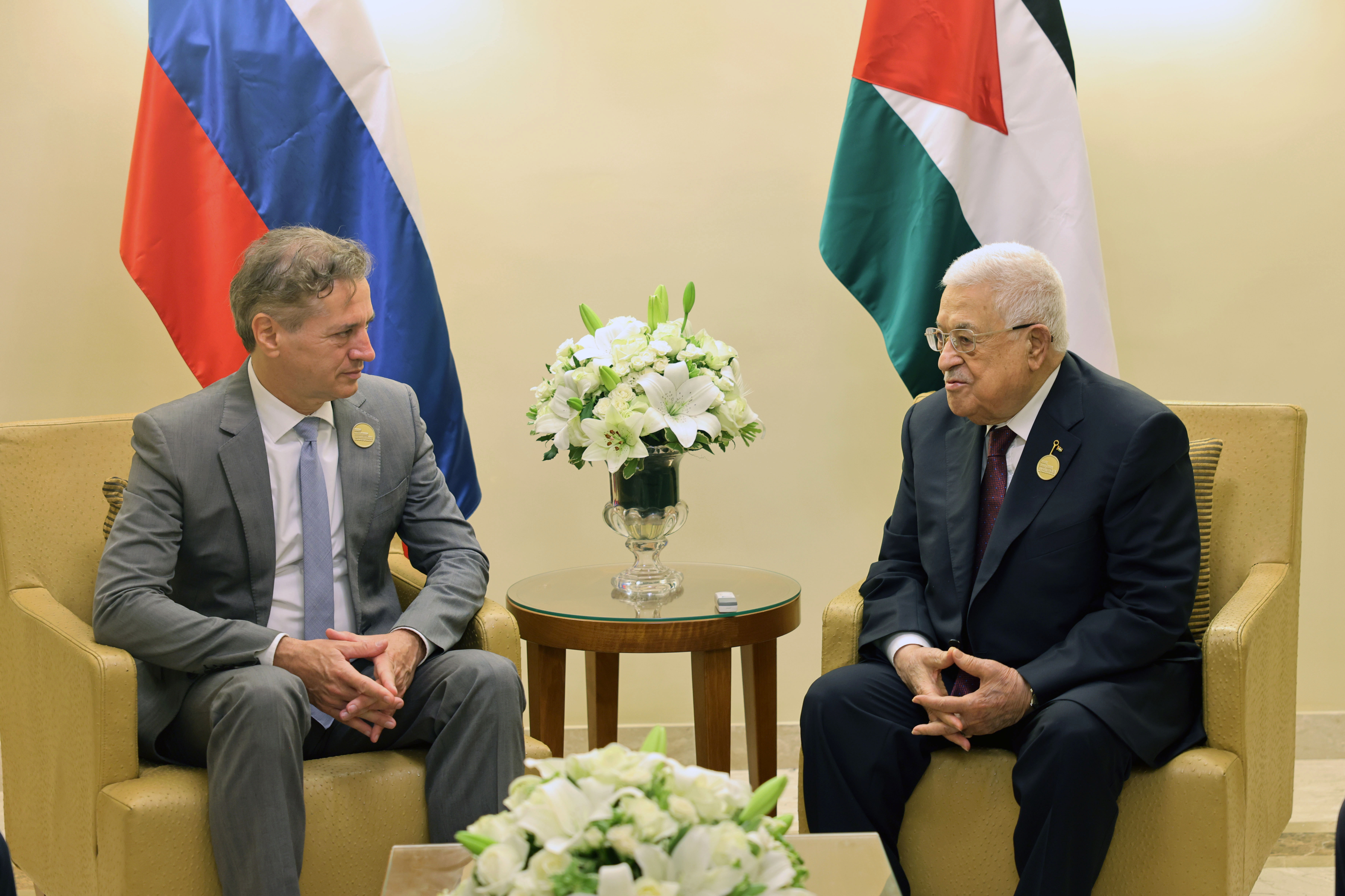 President Abbas meets Slovenian Premier on sidelines of "Gaza Emergency Humanitarian Response Conference" 