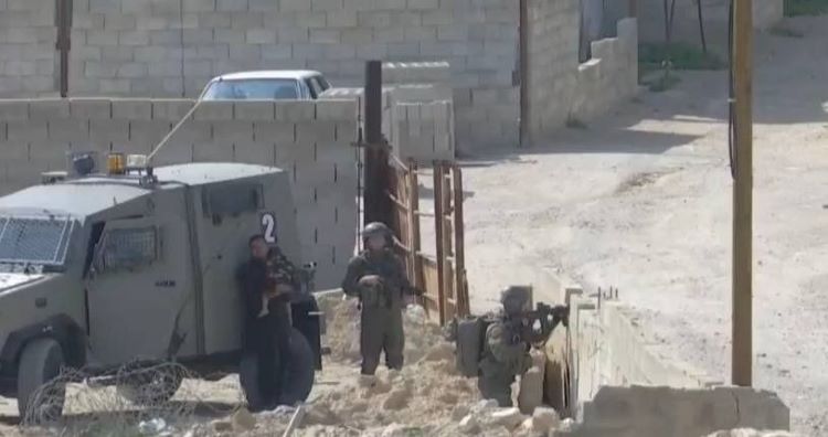 Israeli army raids Aqbat Jabr refugee camp in Jericho, three injured, one critical