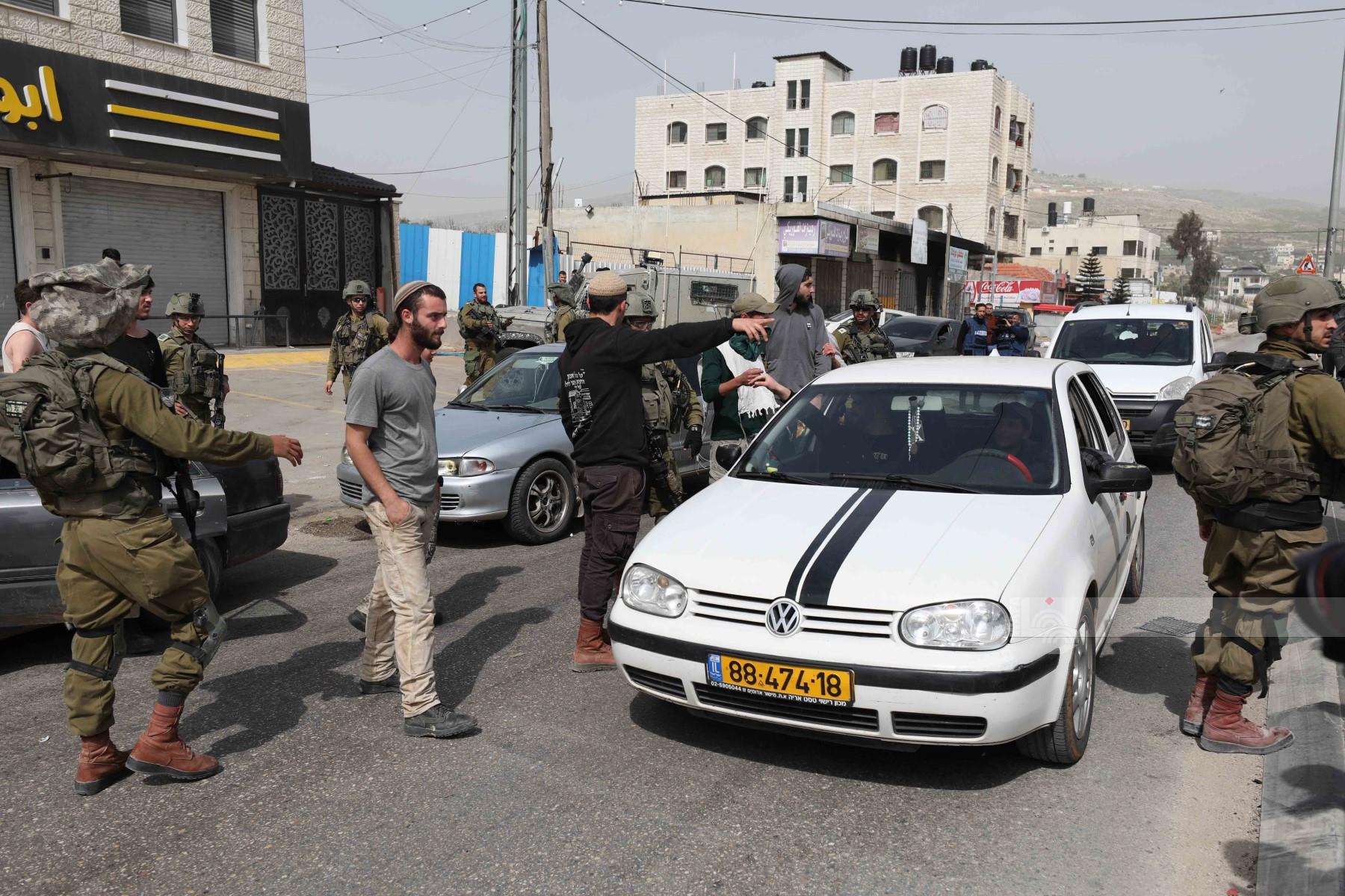 Israeli colonists attack with stones Palestinian vehicles near Nablus 