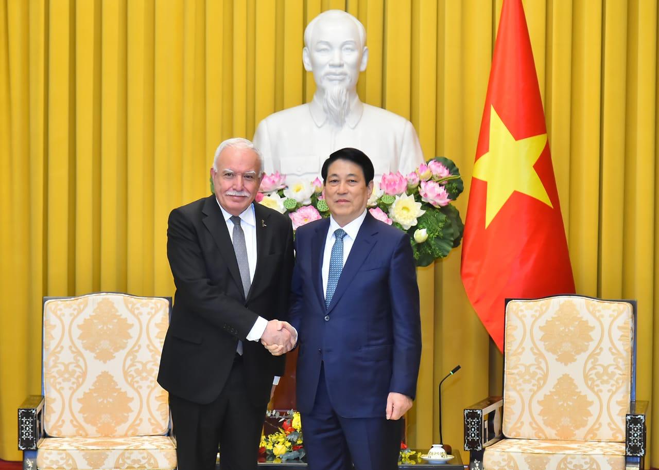 President Abbas’ envoy delivers message of congratulations to Vietnamese leader