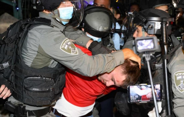 Israeli police attack Palestinians, activists in Sheikh Jarrah neighborhood 