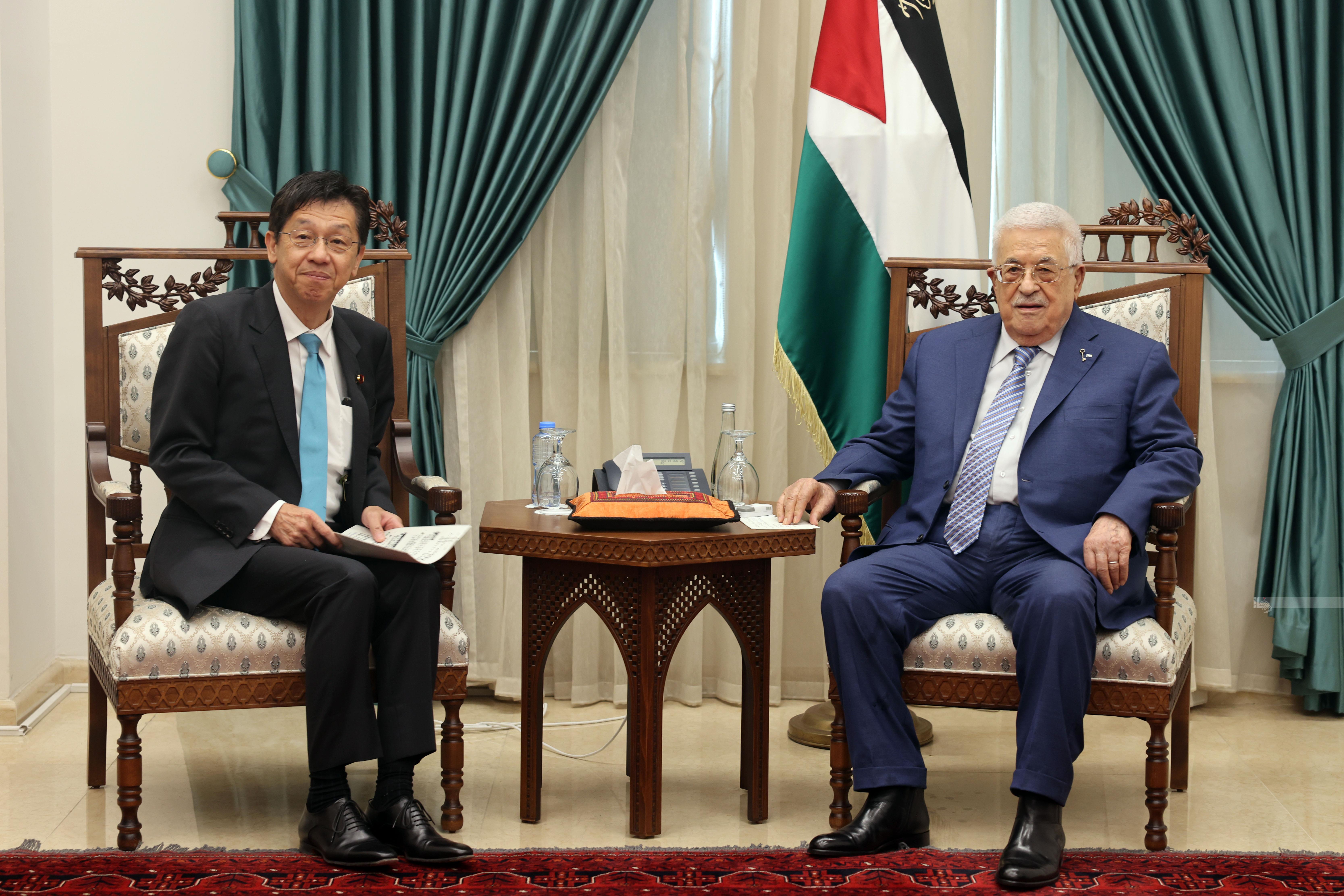 President Abbas meets Japanese Deputy Foreign Minister in Ramallah