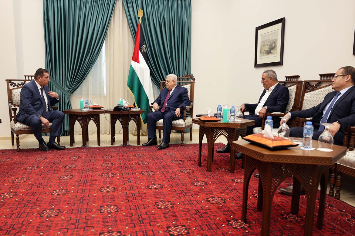 President Abbas receives Russian envoy in Ramallah