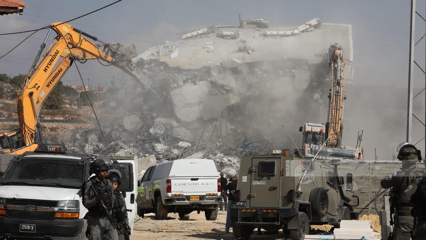 Israeli forces raze two houses east of Hebron