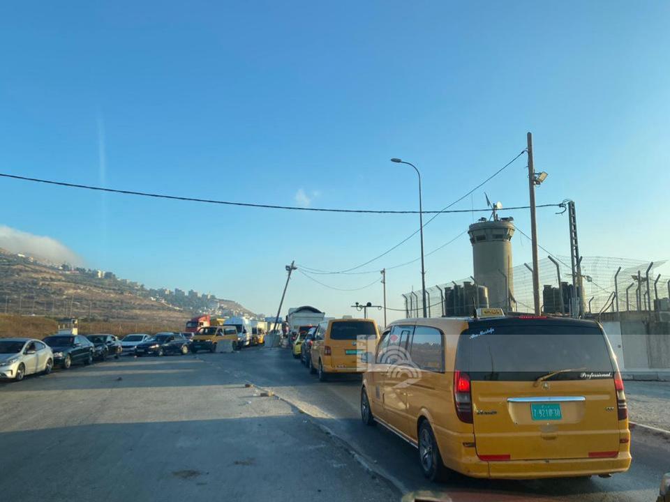 UPDATE: Israeli colonists close road leading to Huwara checkpoint in Nablus, attack vehicles