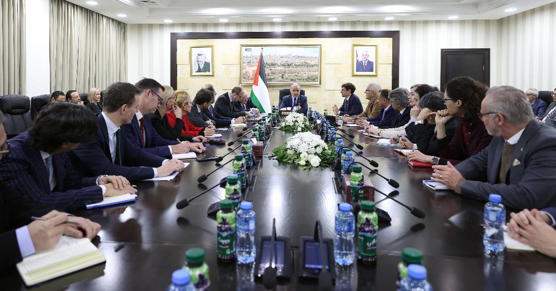 PM Shatyyeh demands an end to Israel's aggression against Palestinians during meeting with European diplomats