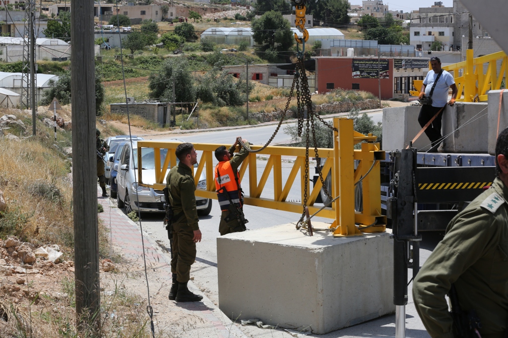 Israeli forces seal off two northern entrances of Jericho city with metal gate, cement blocks 