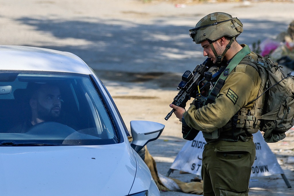 UPDATE: Israel shuts down several military checkpoints, obstructs  movement of residents in the West Bank