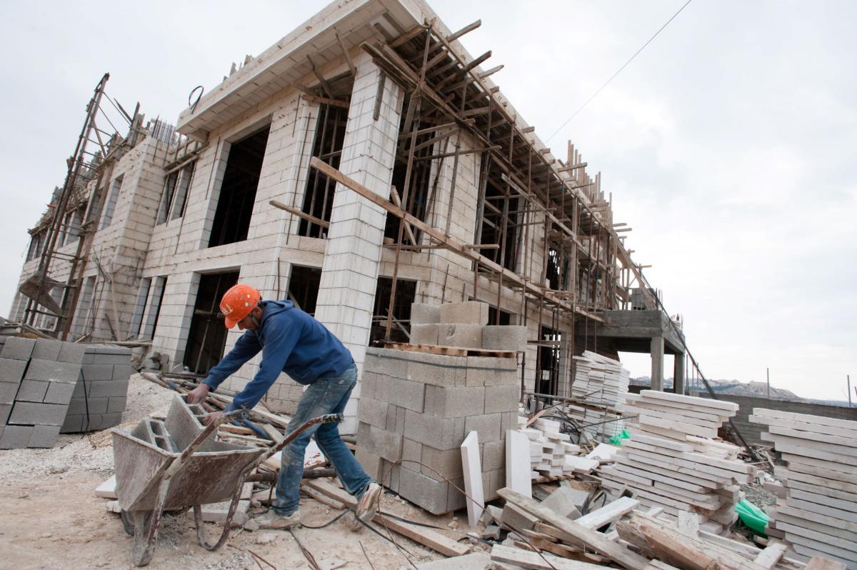 Construction, road, water networks, and sewage cost indexes up in West Bank during March