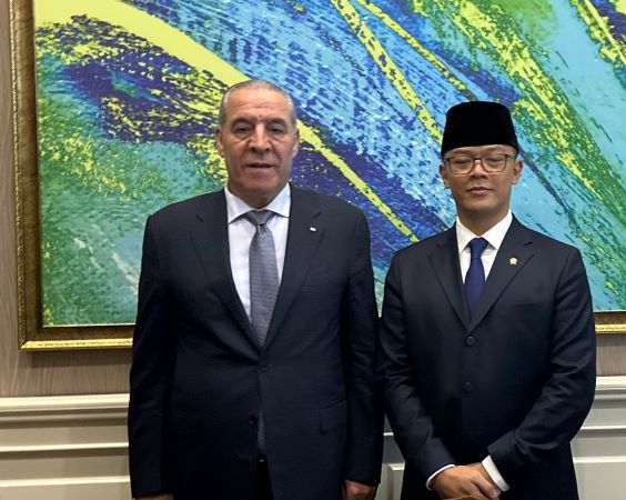 PLO's Hussein al-Sheikh briefs Indonesian Foreign Minister on latest developments in Palestine  