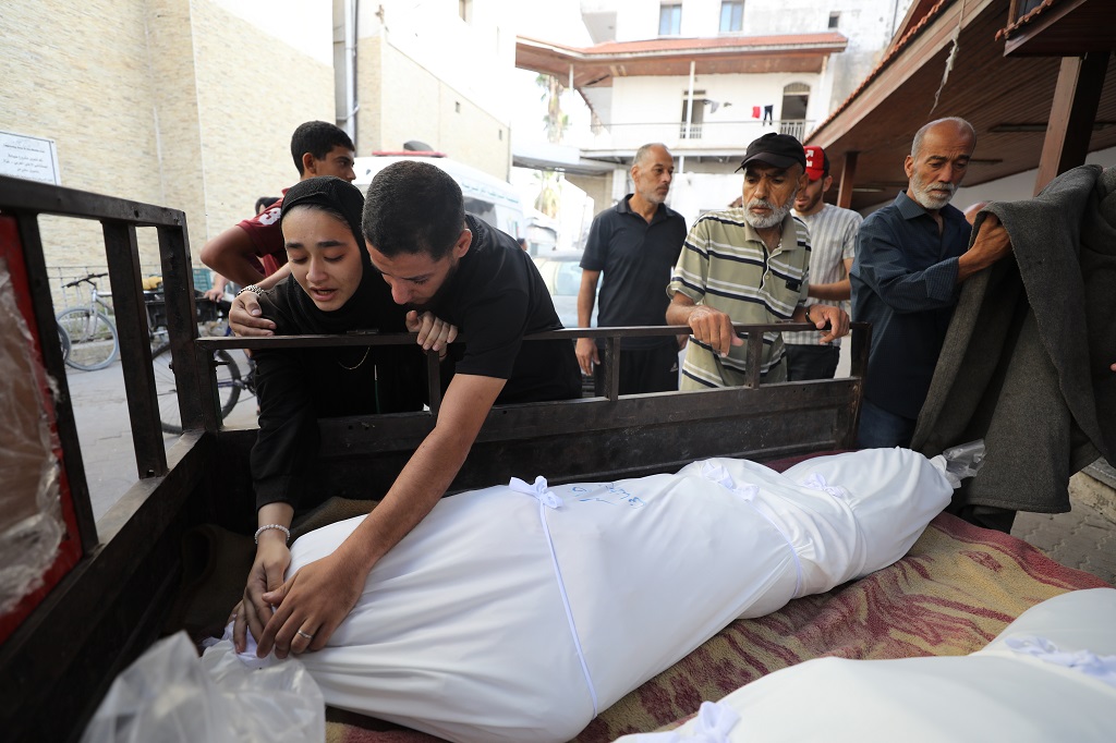 Israeli bombardment kills 10 Palestinians, injuries others in the Gaza Strip