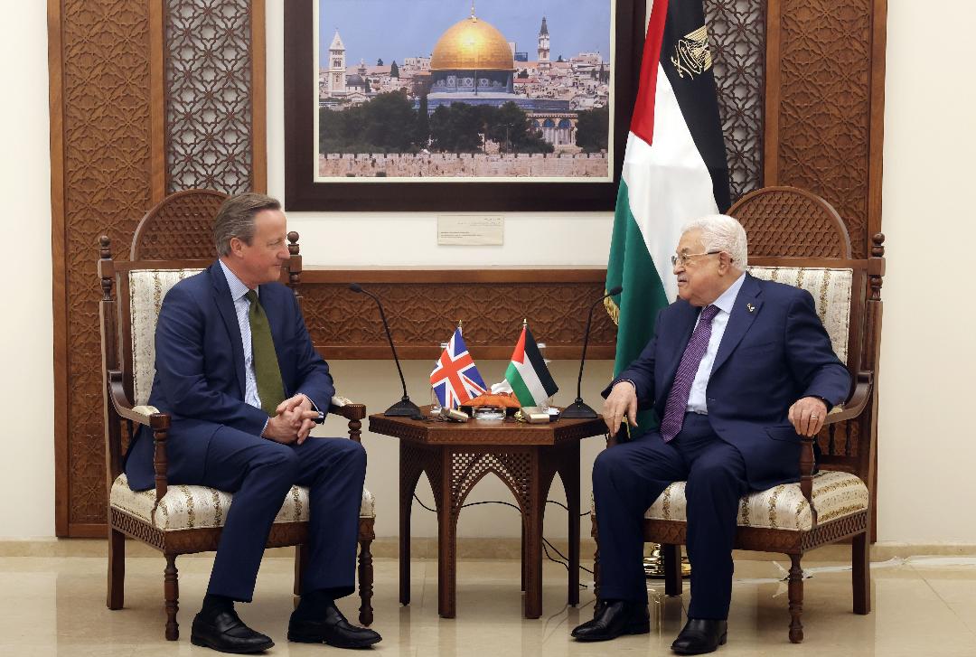 President Abbas discusses developments with visiting UK Foreign Secretary  