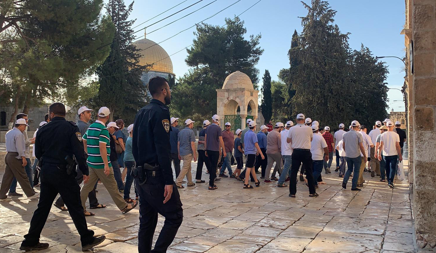 Israeli settlers storm Jerusalem's Aqsa Mosque