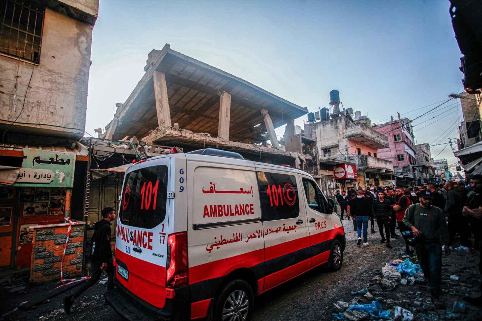  Israeli troops open fire at Red Crescent building in Khan Yunis, killing three civilians 
