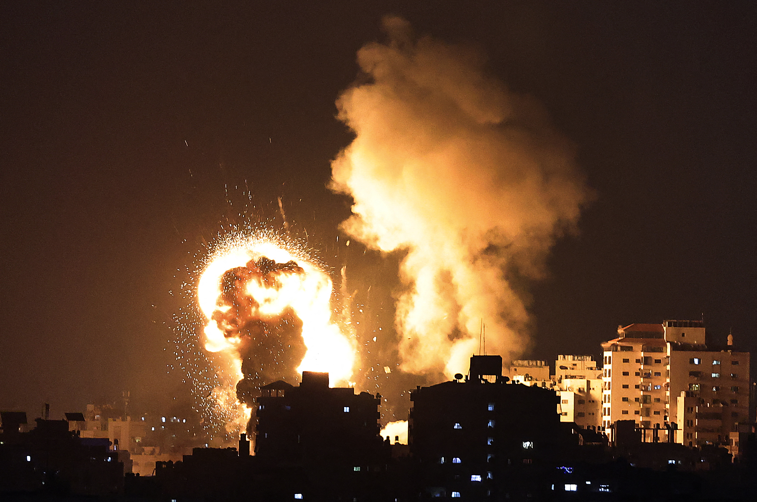 Israeli occupation forces launch carpet bombings east of Rafah, amid fears of imminent invasion 