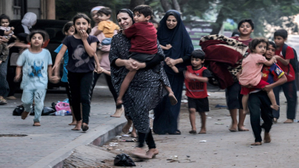 Israeli occupation army bombs civilians fleeing northern to southern Gaza, killing and injuring many