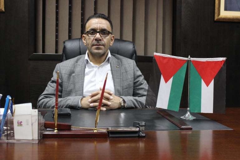Israeli police detain the PA’s Jerusalem governor, hand him an order banning him from entering the West Bank