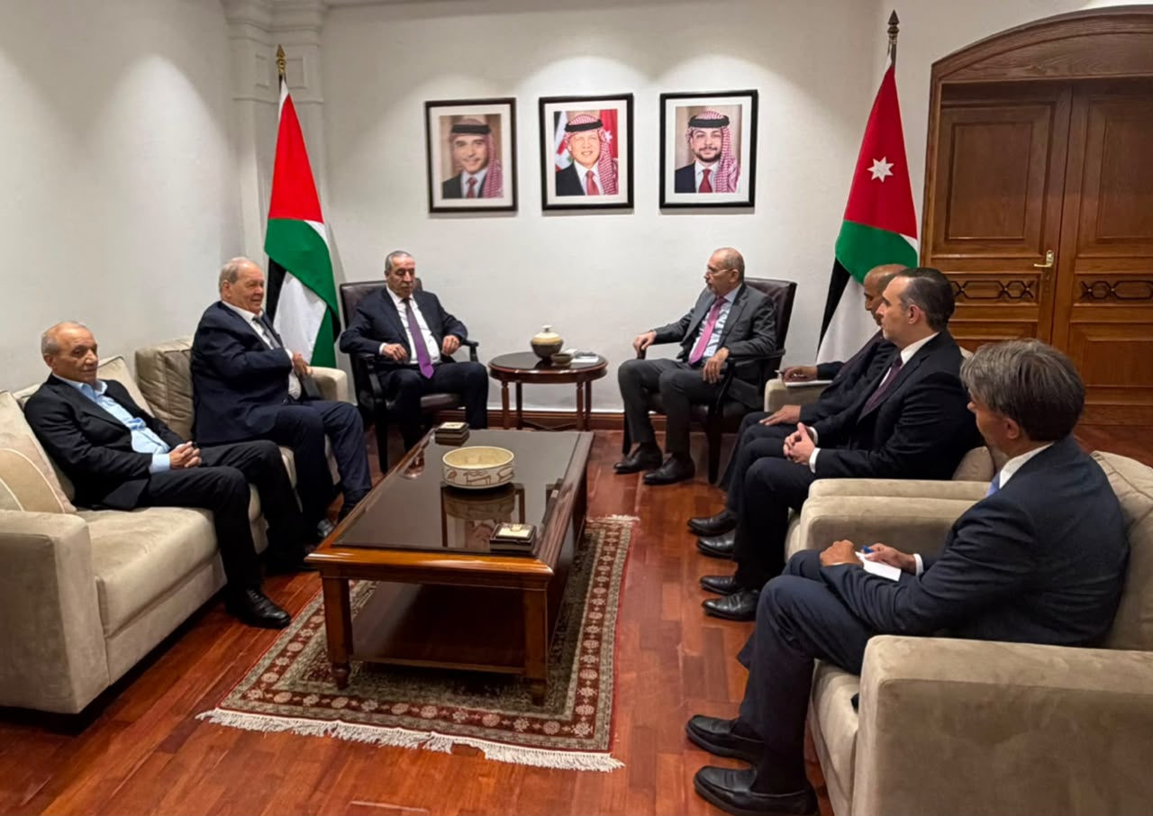 Vice President Al-Sheikh meets Jordanian Foreign Minister to discuss developments in occupied Palestinian Territory