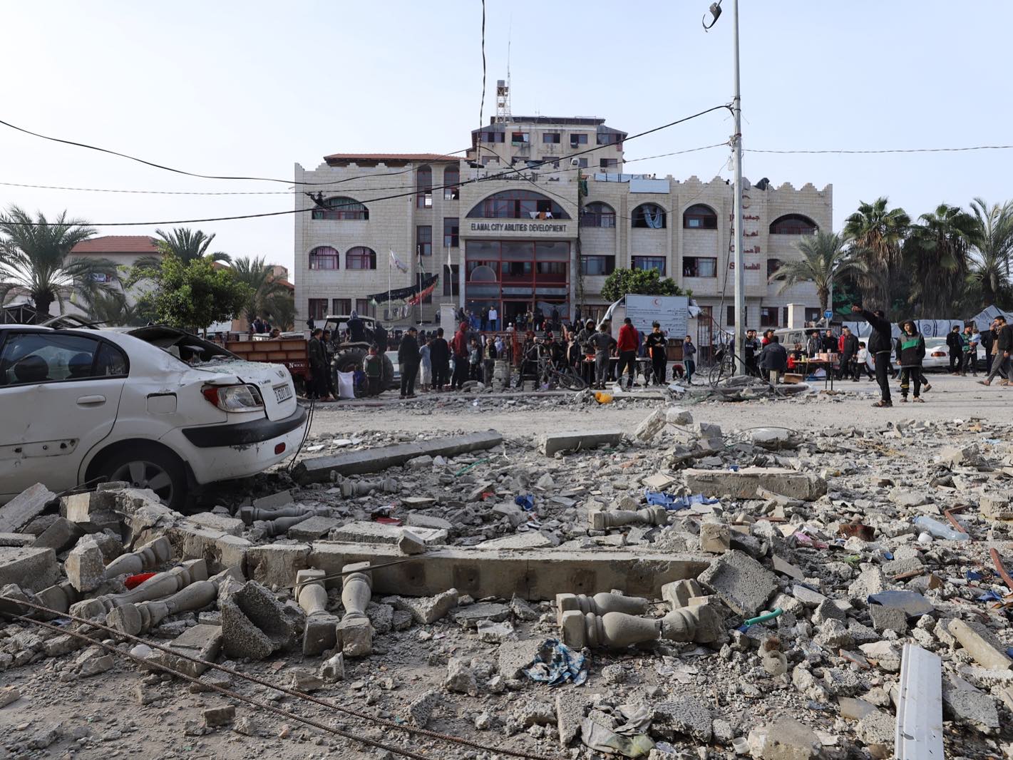 Al-Amal Hospital in Khan Yunis  returned to operate only partially, says PRCS