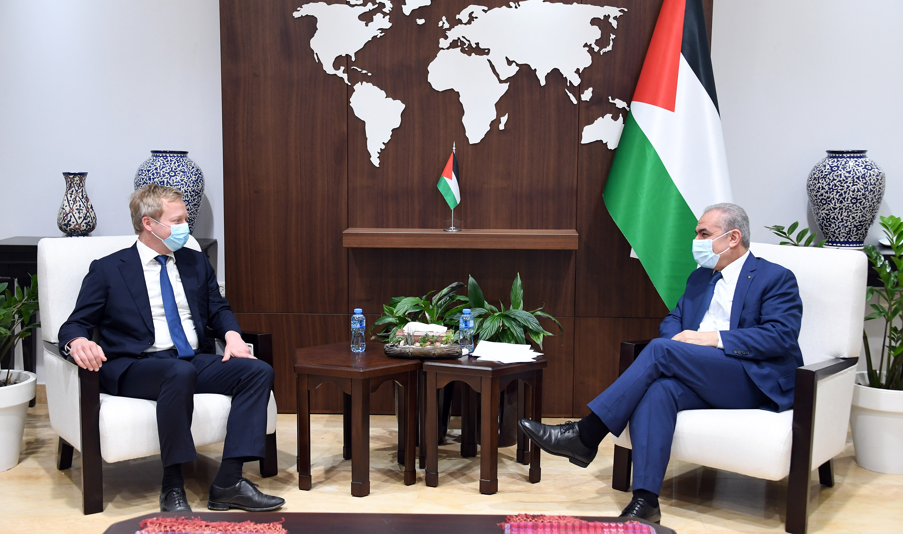 Premier discusses Gaza reconstruction with EU Representative for Peace Process