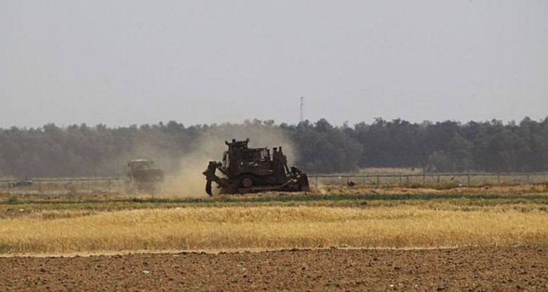 Israeli military infiltrates Gaza’s border, raze farmland