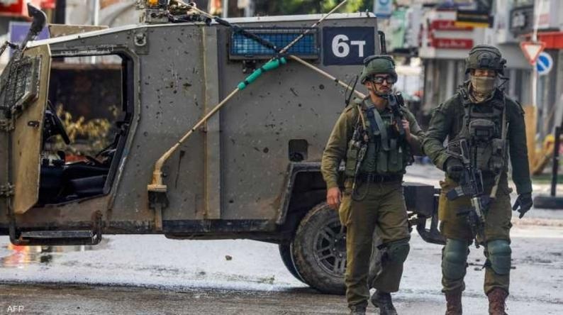 Three injured, two detained in Israeli military raid on Old City of Nablus 