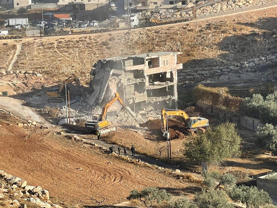 Israel tears down Palestinian house near Jerusalem