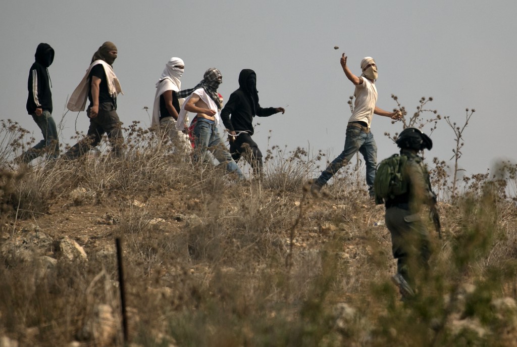 Colonial settlers injure three Palestinians with live ammunition in Salfit 