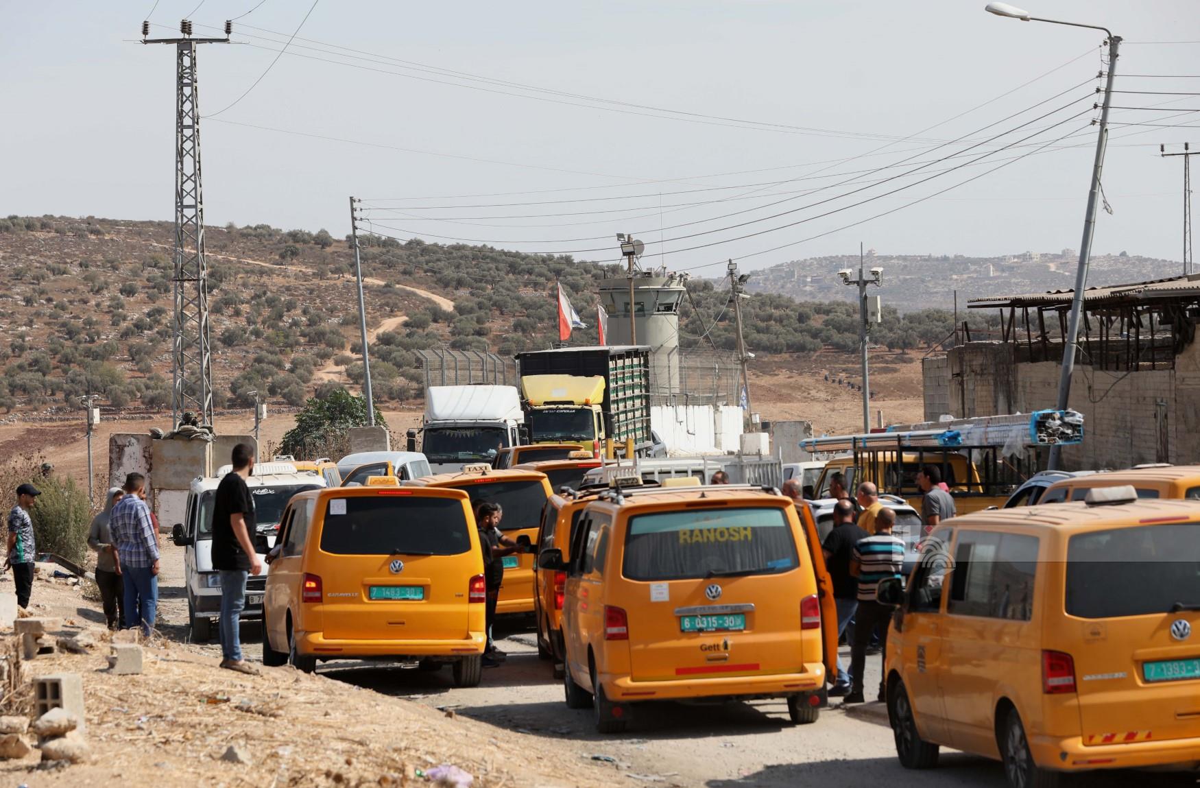 Israeli occupation soldiers obstruct farmers from harvesting the olive crops, attack people at a checkpoint