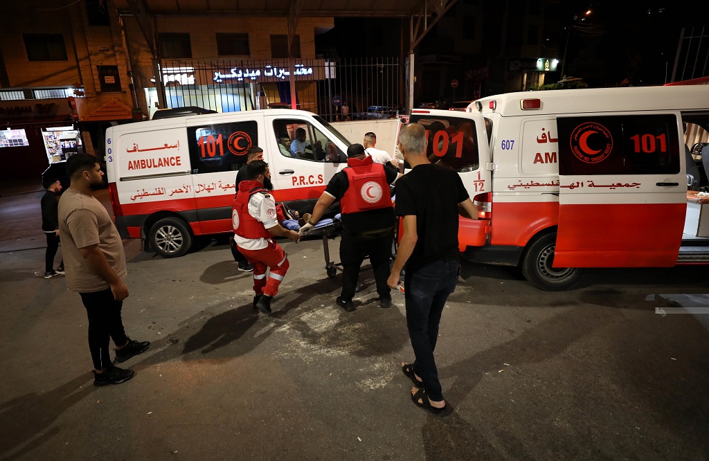 Israeli forces shoot, injure Palestinian teenager during raid into Nablus-area camp 