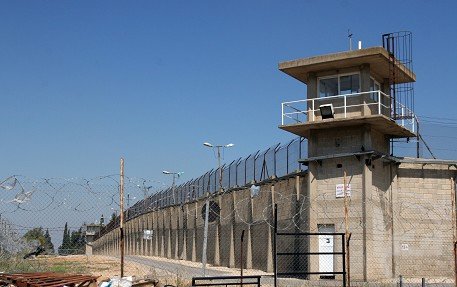 Palestinian prisoners cancel a major hunger strike scheduled for March 25