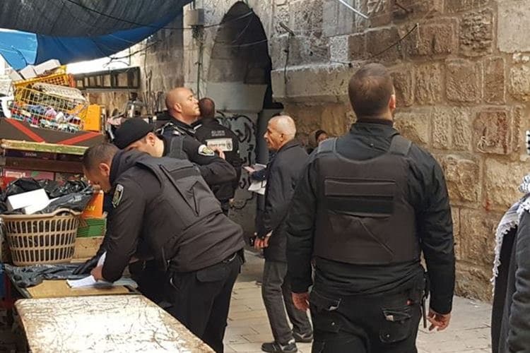 Israeli police prevent Arab shops in Jerusalem from opening despite lifting of lockdown