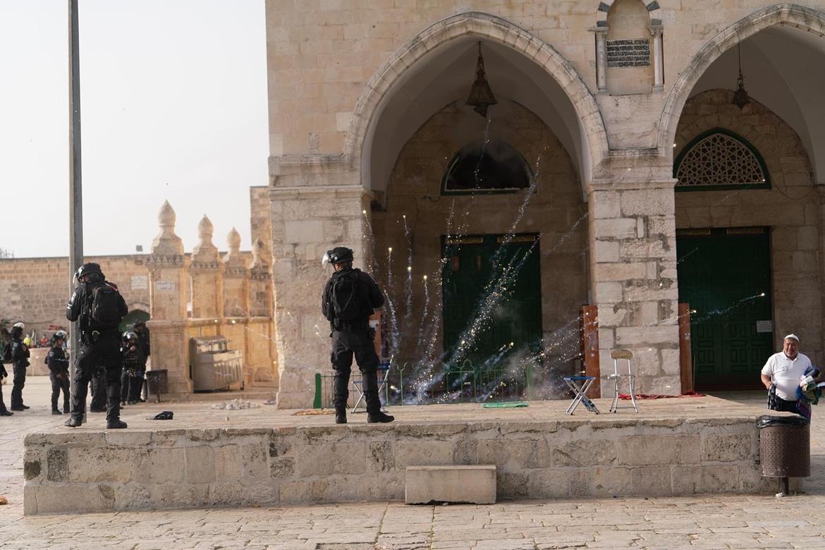 42 injuries as Israeli police crackdown on Palestinians in Jerusalem’s Al-Aqsa