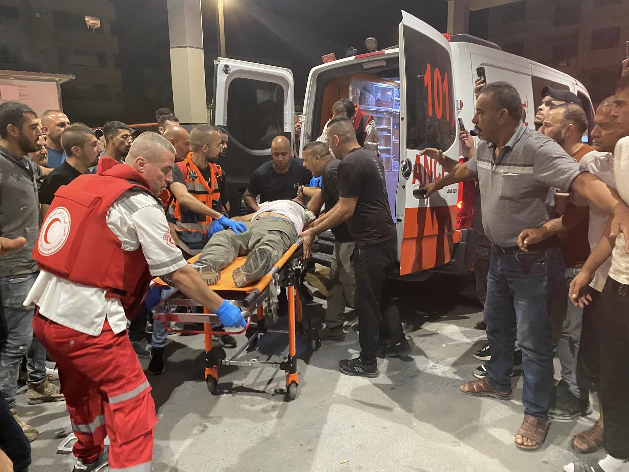 Two Palestinians injured, one seriously, in an Israeli military raid of Kafr Ra'i town