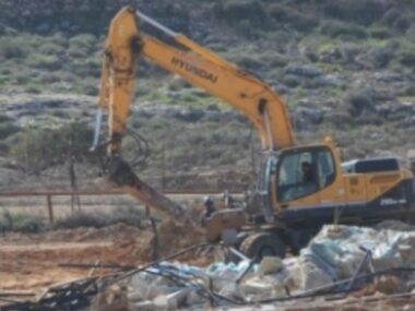 Israeli forces knock down retaining walls, bulldoze agricultural lands west of Hebron 