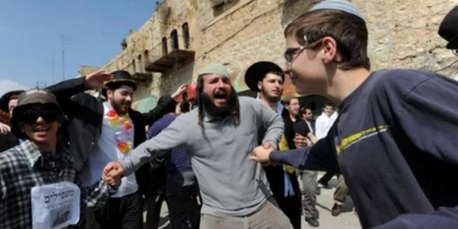 Settlers attack Palestinians' homes in Jerusalem's Sheikh Jarrah neighborhood 