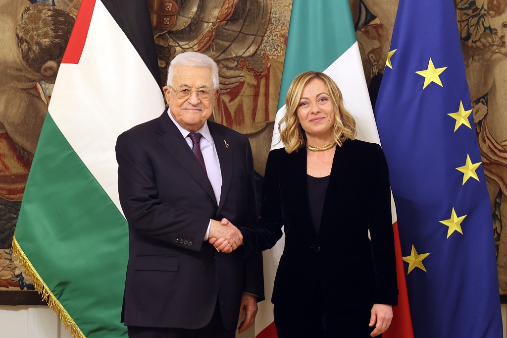 President Abbas discusses latest developments with Italian Prime Minister in Rome