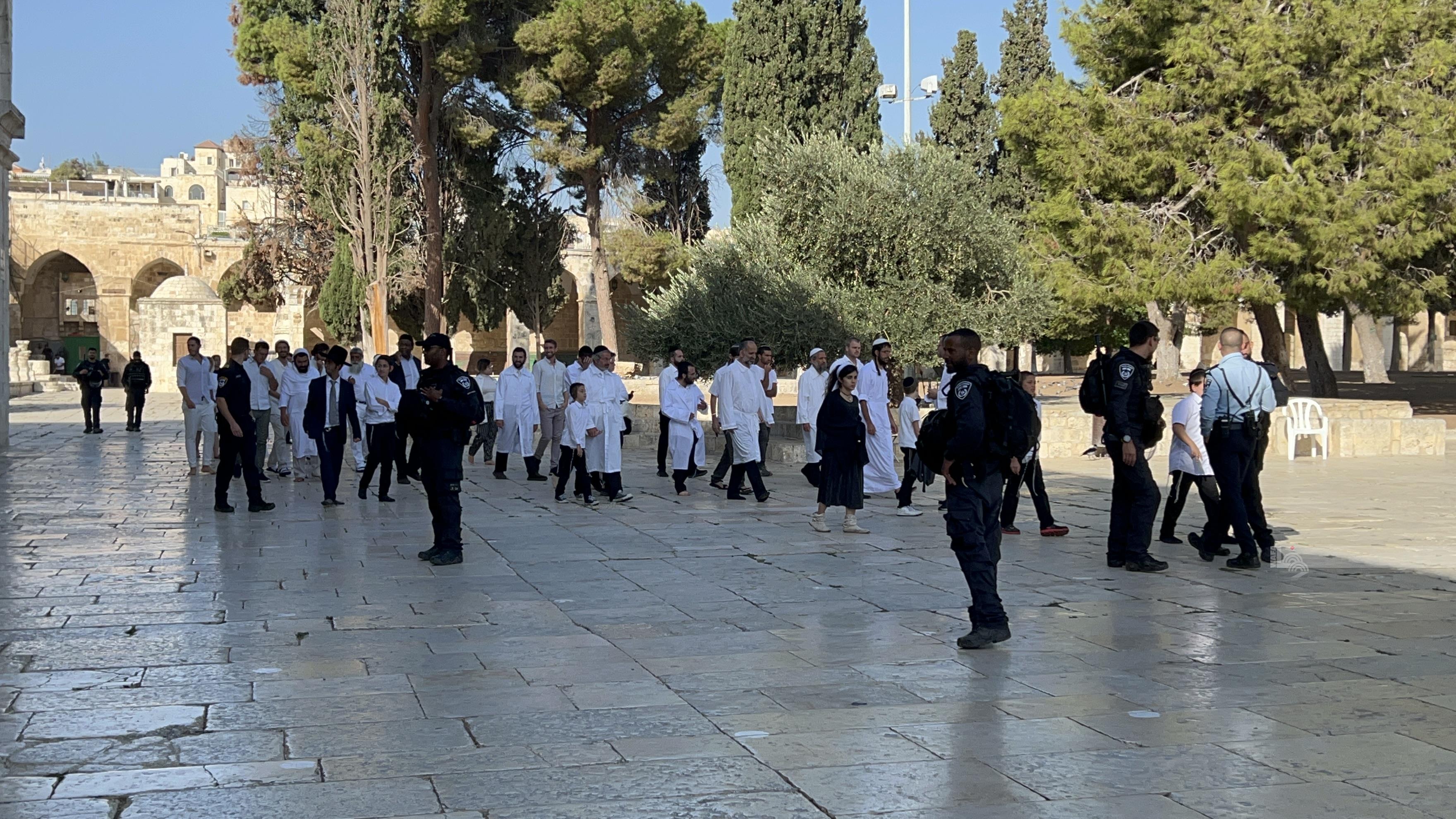 Israeli settlers break into Jerusalem's Aqsa mosque