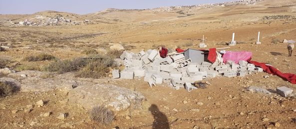 Occupation forces tear down tents east of Yatta 