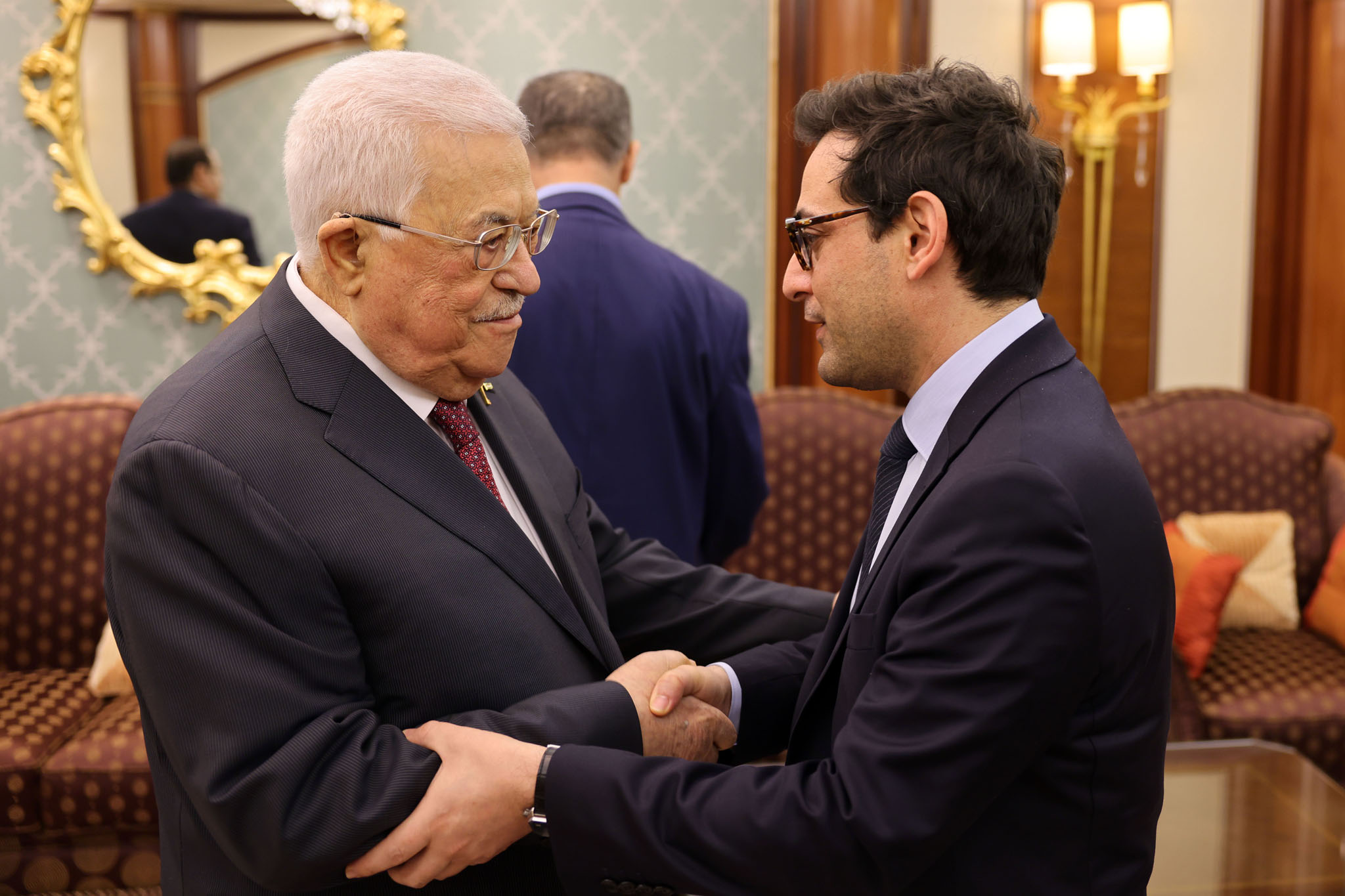 President Abbas meets with French Foreign Minister in Riyadh