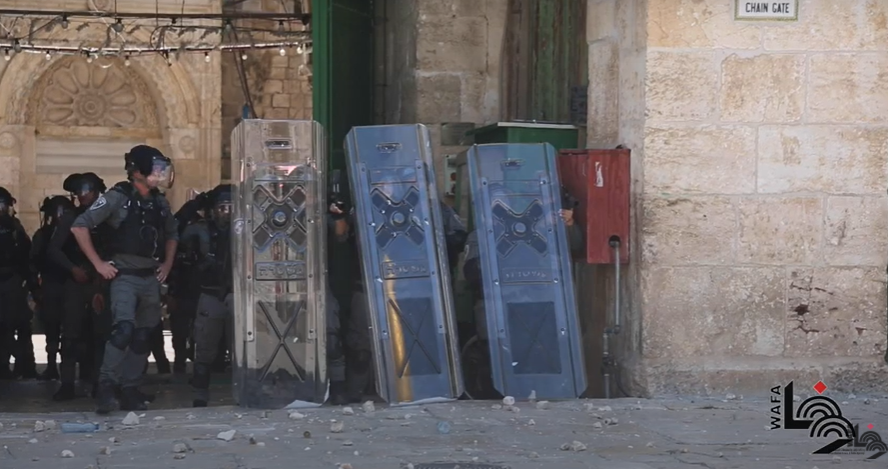 Israeli police shoot journalists, child at Al-Aqsa