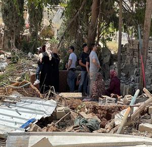 People displaced after the Israeli demolition of their homes in Wadi Qaddum area of Silwan, East Jerusalem. (WAFA Images)